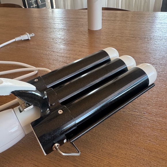 Sephora Bondi Boost Black and White Triple Barrel Deep Waver Curling Iron - Picture 6 of 7